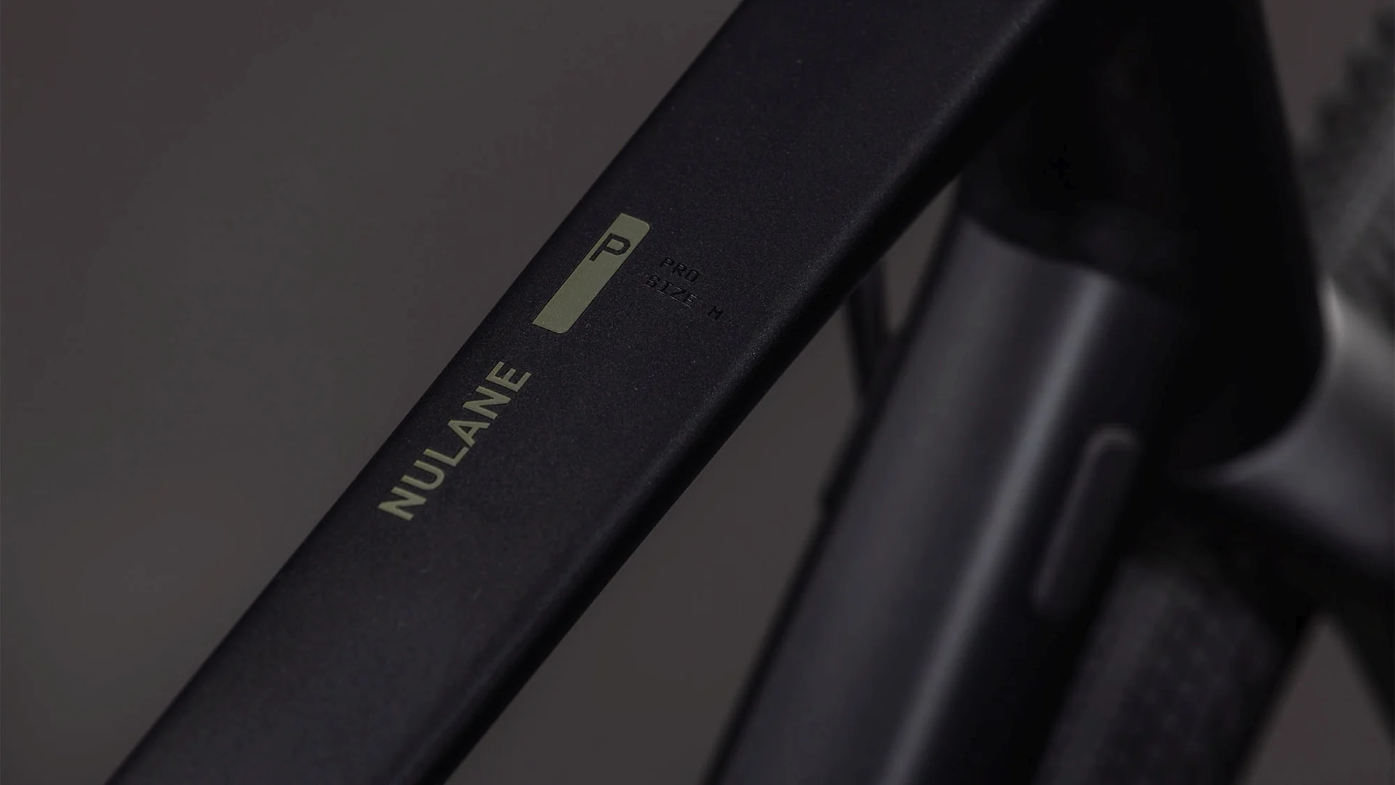 CUBE NULANE PRO GREY/CHROME - Image 3